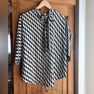 Tie front black and white top-wide sleeve